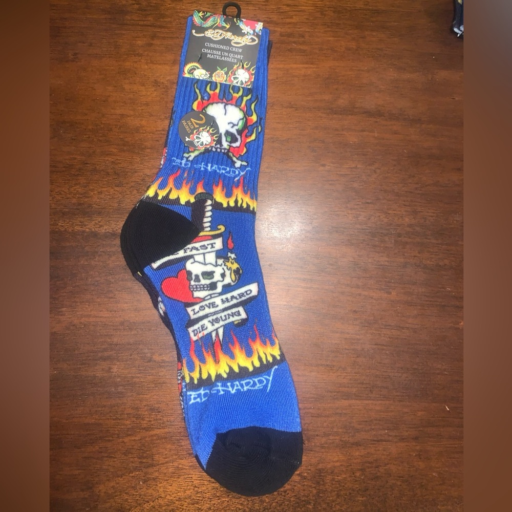 Ed Hardy Men's Crew Socks 2-Pack Multicolor Polyester, Cushioned, Sizes 6-12 - Picture 2 of 8